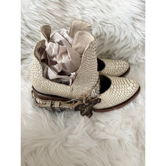 NWT FREEBIRD BY STEVEN Blade Leather Booties White Croc 9 - Picture 8 of 12